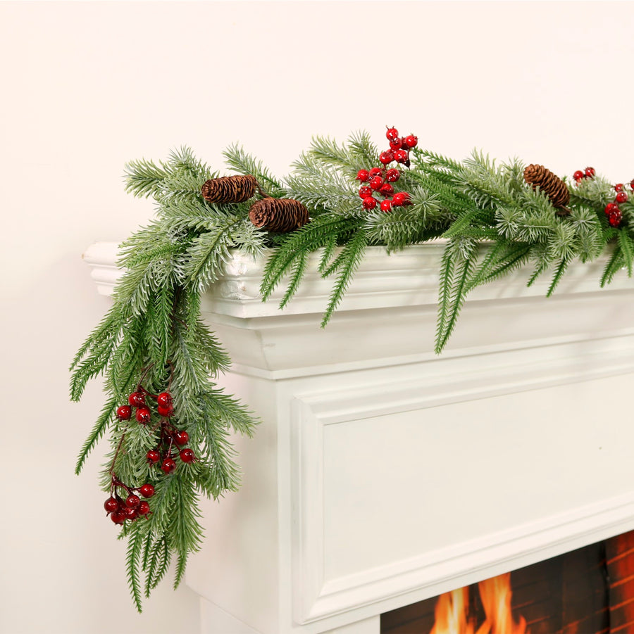 Premium Norway Spruce & Berry Garland (180cm)