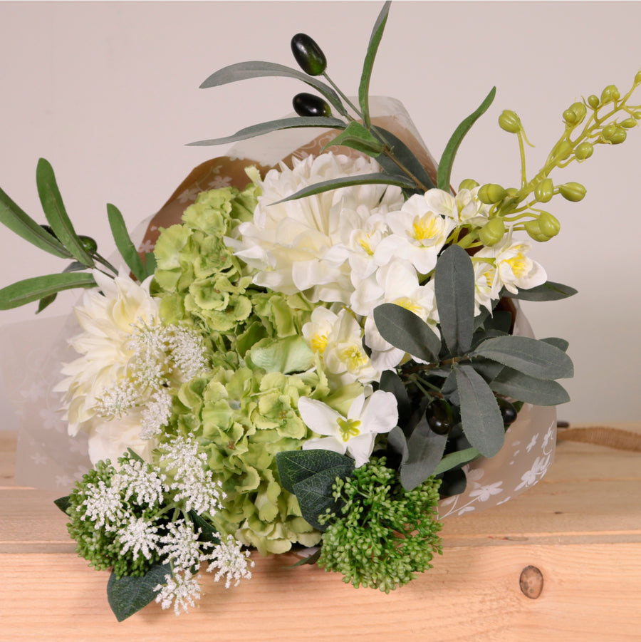 Premium Wild Romance Bouquet (Mixed Box/3 Colours)