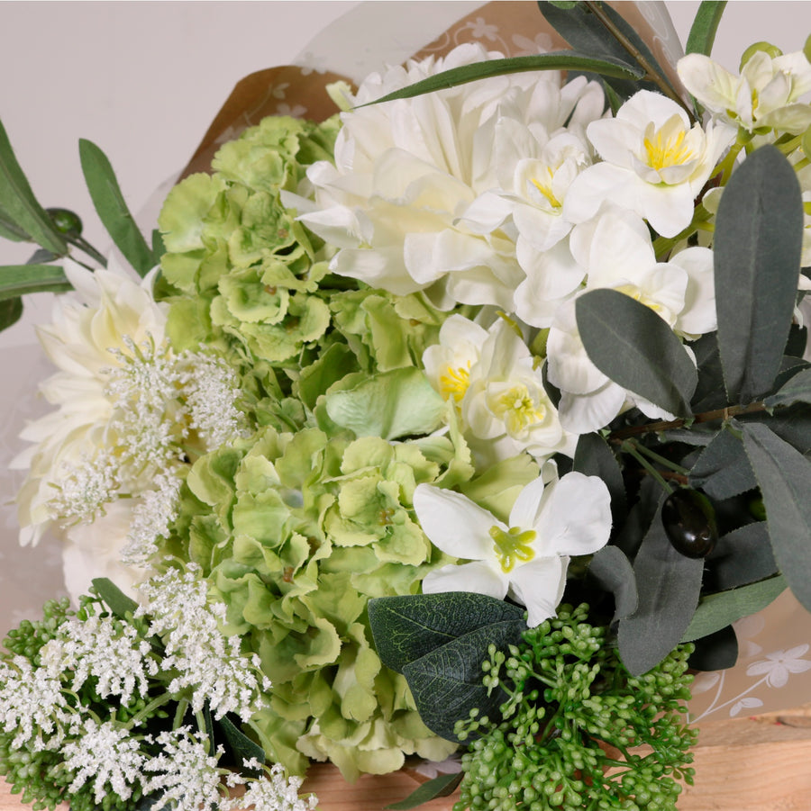 Premium Wild Romance Bouquet (Mixed Box/3 Colours)